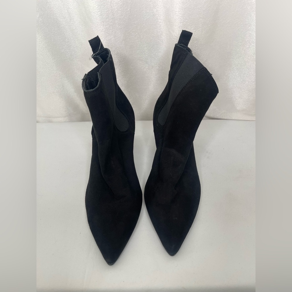Donna velvet ankle booties